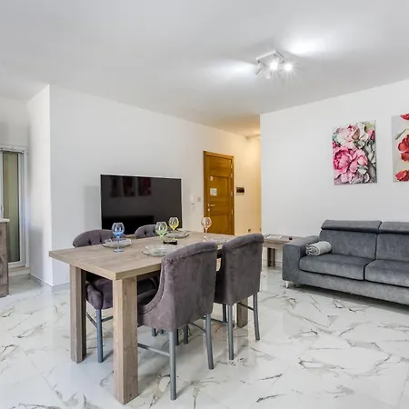 Brand New-2 Bedrooms Flat *