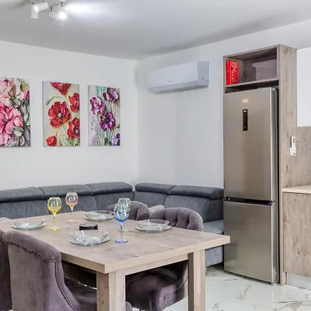 Apartman Brand New-2 Bedrooms Flat *