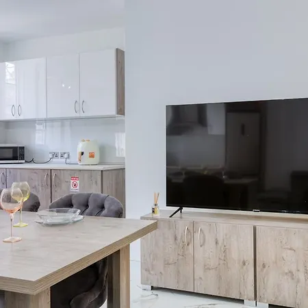 Brand New-2 Bedrooms Flat Apartman *